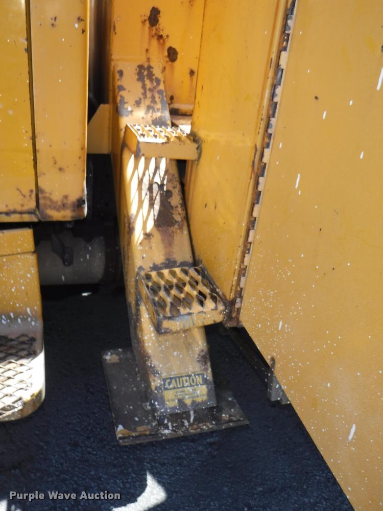 image for item DA1699 1985 Ford F700 bucket truck