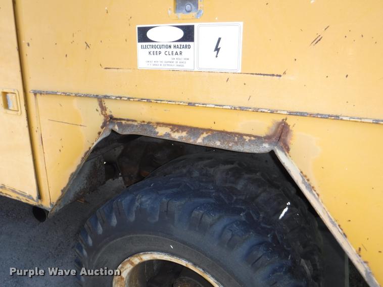 image for item DA1699 1985 Ford F700 bucket truck