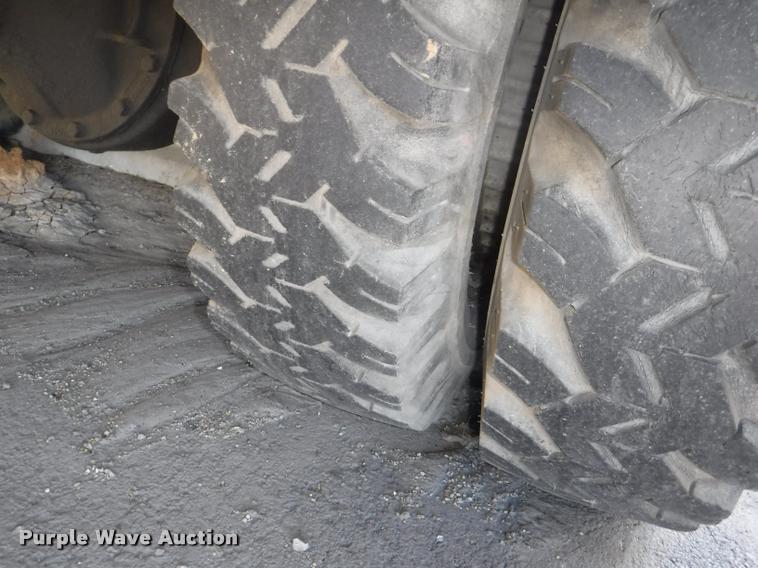 image for item DA1699 1985 Ford F700 bucket truck