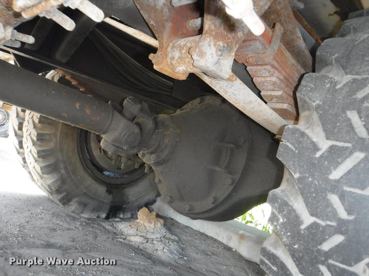 image for item DA1699 1985 Ford F700 bucket truck