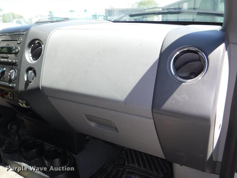 image for item DA1737 2005 Ford F150 SuperCab pickup truck