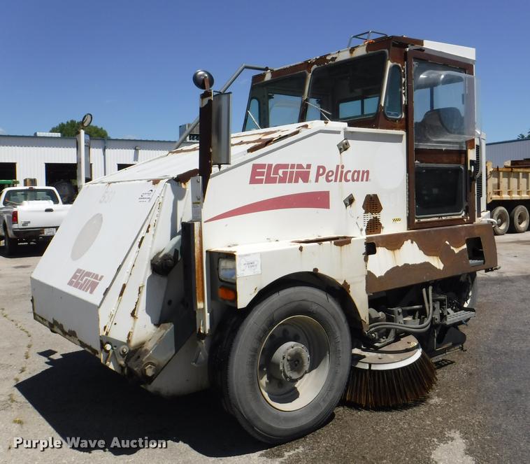 image for item DA1744 2006 Elgin Pelican street sweeper