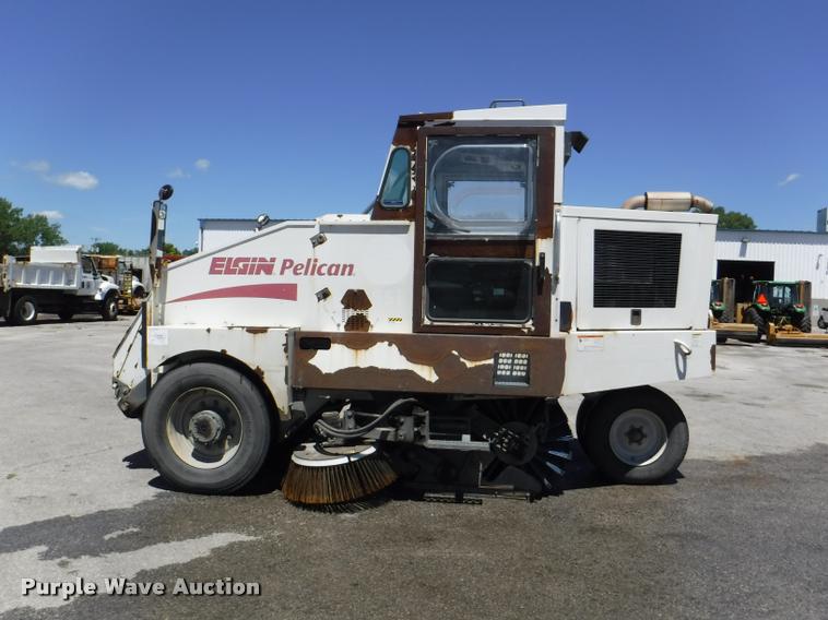 image for item DA1744 2006 Elgin Pelican street sweeper