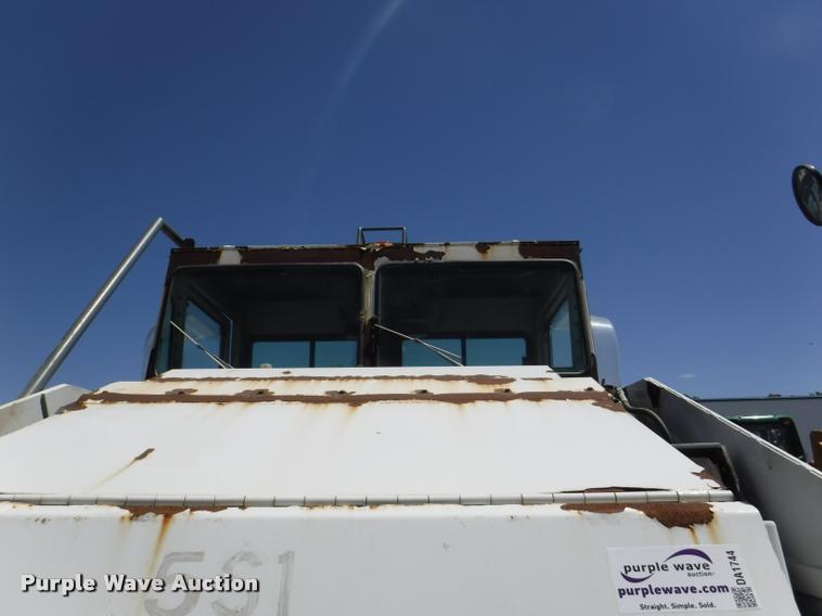 image for item DA1744 2006 Elgin Pelican street sweeper