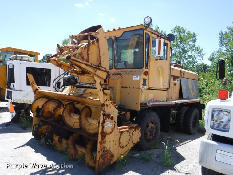 image for item DA1745 1979 Snow Master SMI 5250 snow blower truck