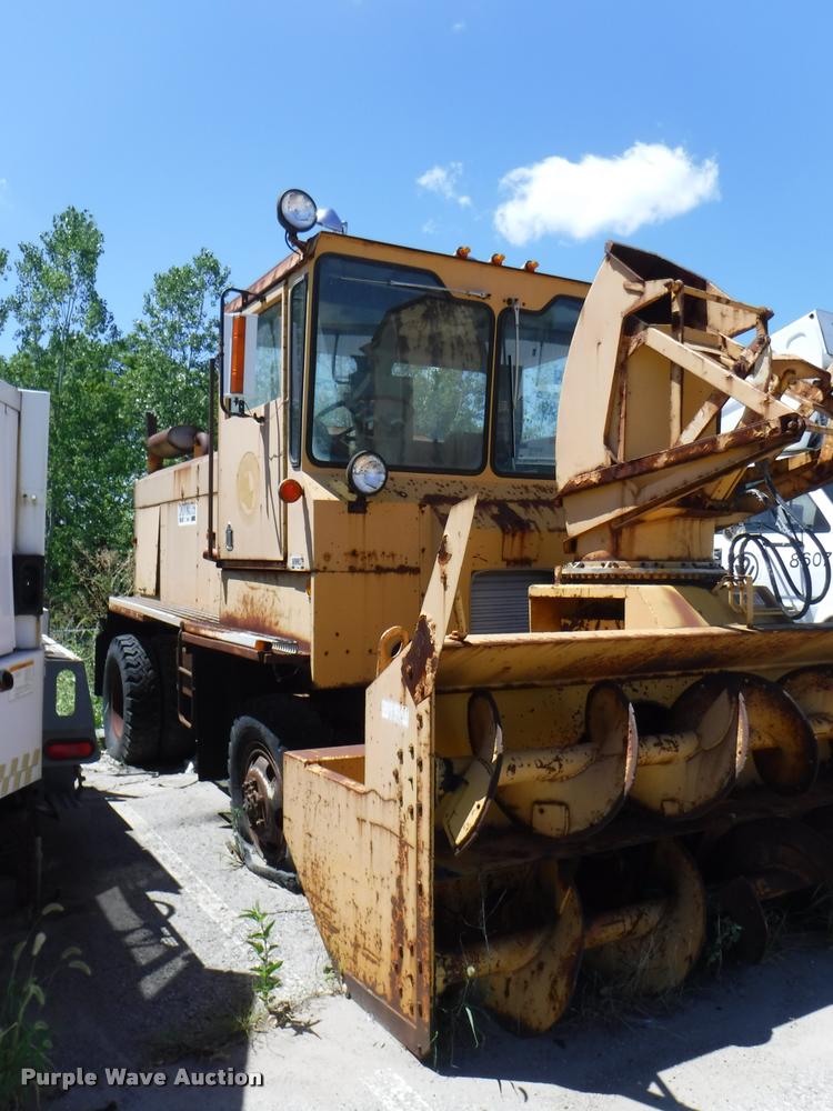 image for item DA1745 1979 Snow Master SMI 5250 snow blower truck