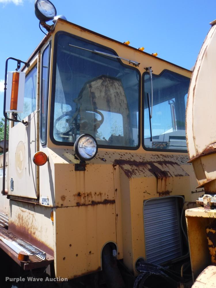 image for item DA1745 1979 Snow Master SMI 5250 snow blower truck