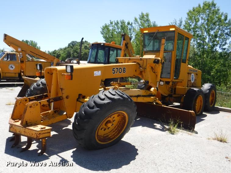 image for item DA1746 1987 John Deere 570B motor grader