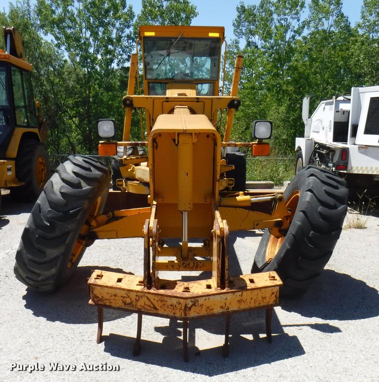 image for item DA1746 1987 John Deere 570B motor grader