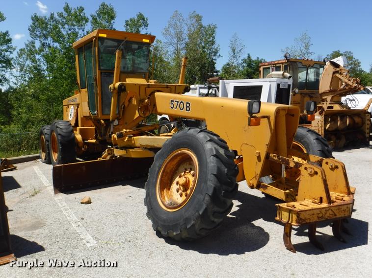 image for item DA1746 1987 John Deere 570B motor grader