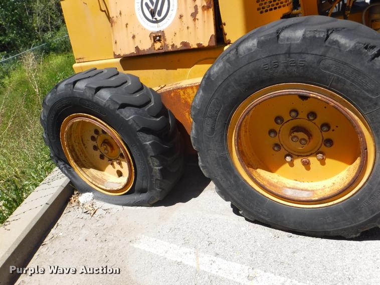 image for item DA1746 1987 John Deere 570B motor grader