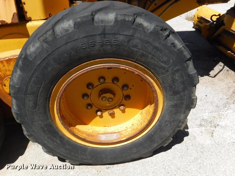 image for item DA1746 1987 John Deere 570B motor grader