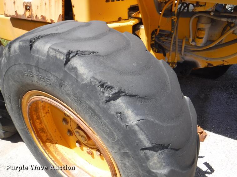 image for item DA1746 1987 John Deere 570B motor grader