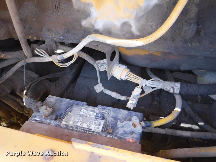 image for item DA1746 1987 John Deere 570B motor grader