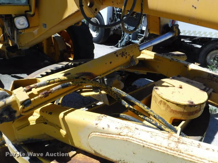 image for item DA1746 1987 John Deere 570B motor grader