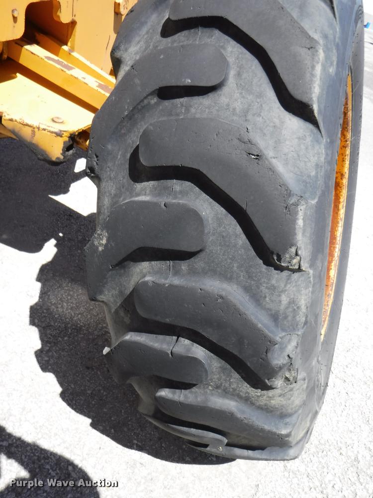 image for item DA1746 1987 John Deere 570B motor grader