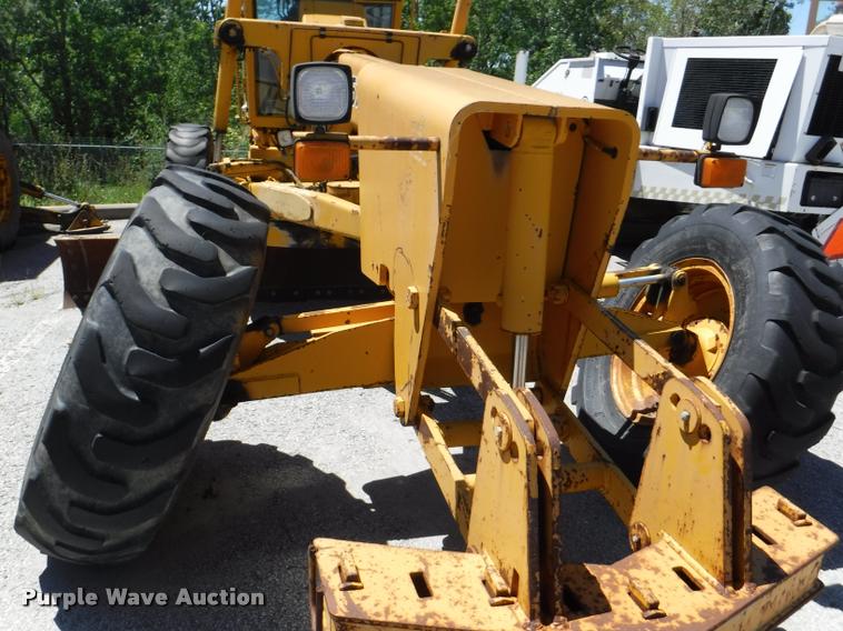 image for item DA1746 1987 John Deere 570B motor grader