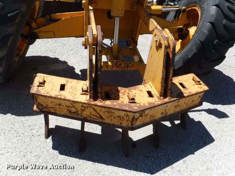 image for item DA1746 1987 John Deere 570B motor grader