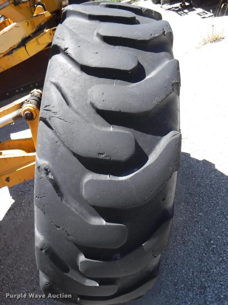 image for item DA1746 1987 John Deere 570B motor grader