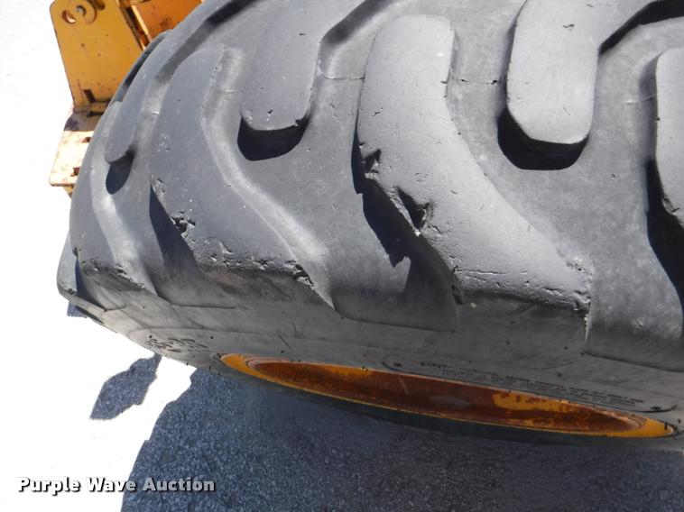 image for item DA1746 1987 John Deere 570B motor grader