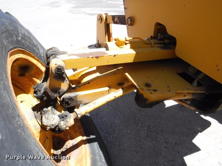 image for item DA1746 1987 John Deere 570B motor grader