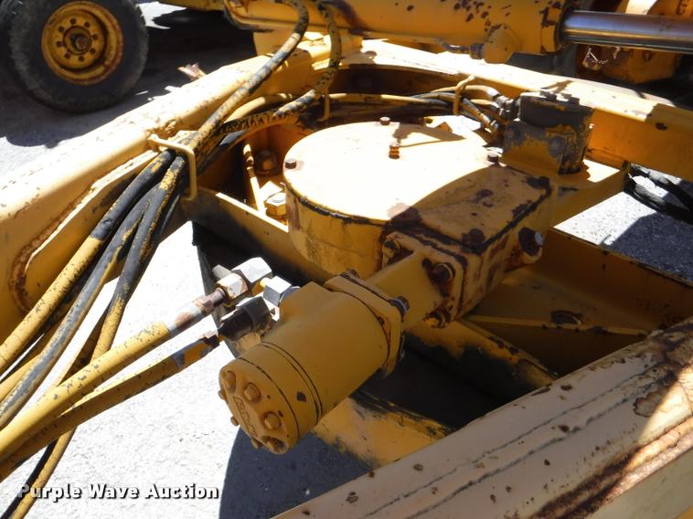 image for item DA1746 1987 John Deere 570B motor grader