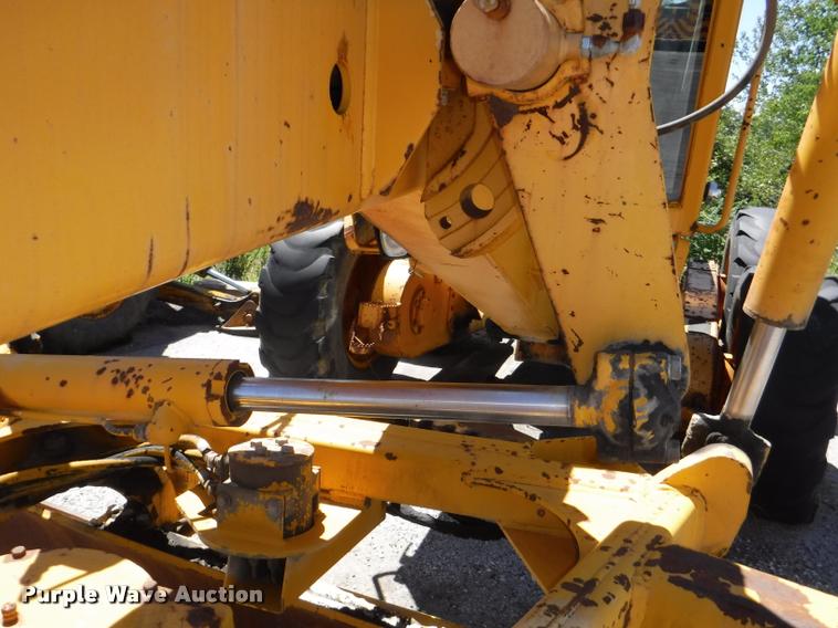 image for item DA1746 1987 John Deere 570B motor grader