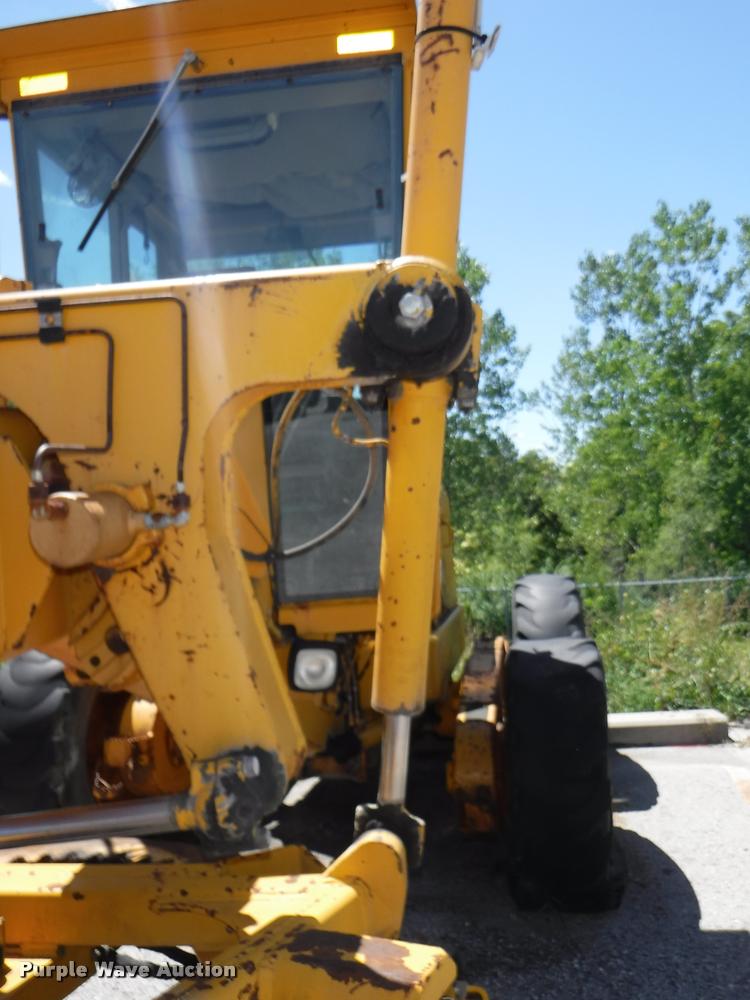 image for item DA1746 1987 John Deere 570B motor grader