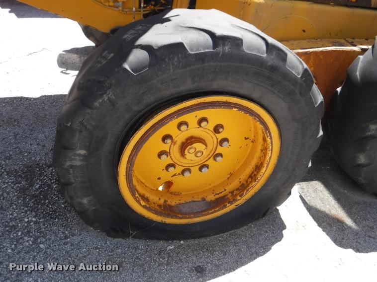 image for item DA1746 1987 John Deere 570B motor grader