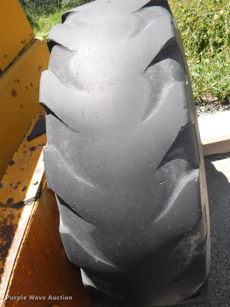 image for item DA1746 1987 John Deere 570B motor grader