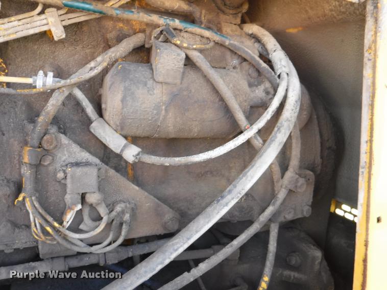 image for item DA1746 1987 John Deere 570B motor grader