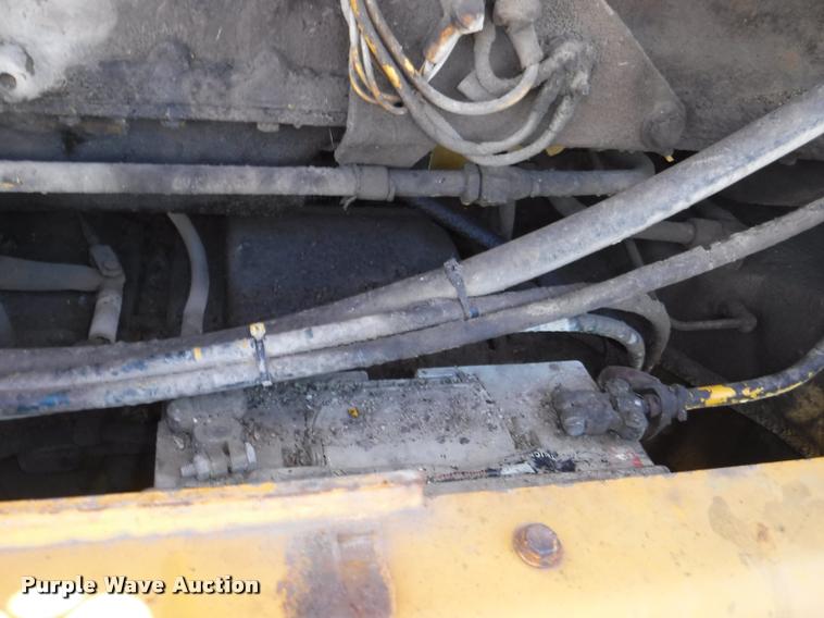 image for item DA1746 1987 John Deere 570B motor grader