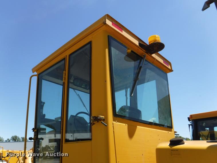 image for item DA1746 1987 John Deere 570B motor grader