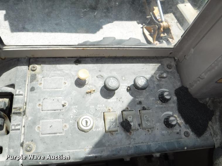 image for item DA1746 1987 John Deere 570B motor grader