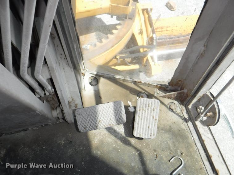 image for item DA1746 1987 John Deere 570B motor grader