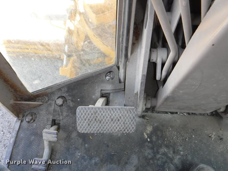 image for item DA1746 1987 John Deere 570B motor grader