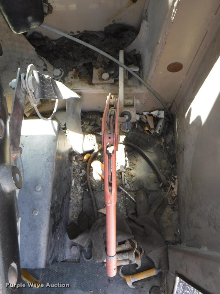 image for item DA1746 1987 John Deere 570B motor grader