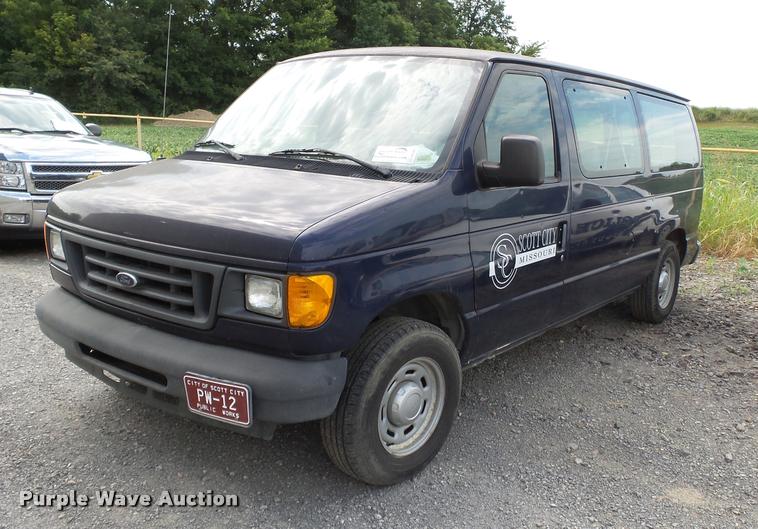 image for item DA2349 2004 Ford E150 van