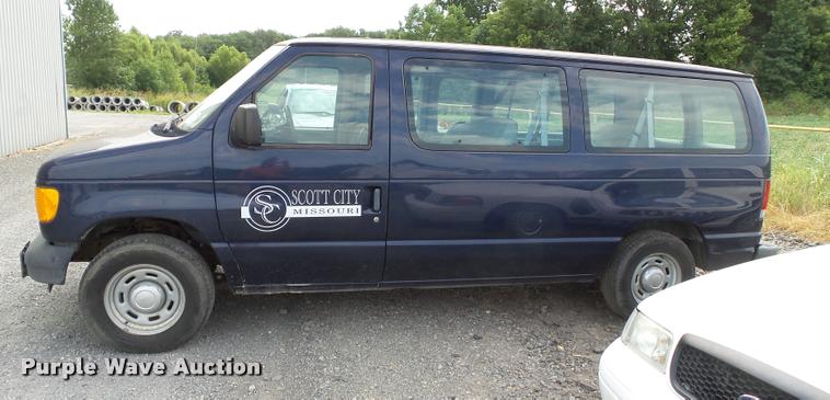 image for item DA2349 2004 Ford E150 van