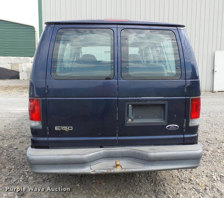 image for item DA2349 2004 Ford E150 van