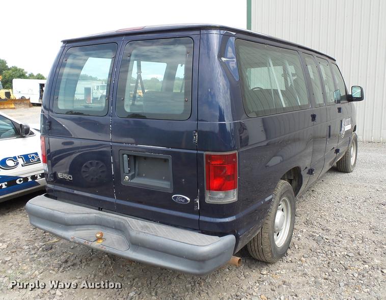 image for item DA2349 2004 Ford E150 van