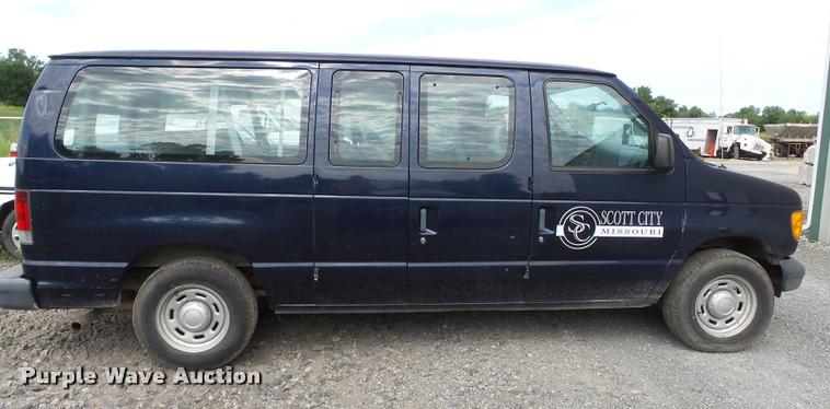 image for item DA2349 2004 Ford E150 van