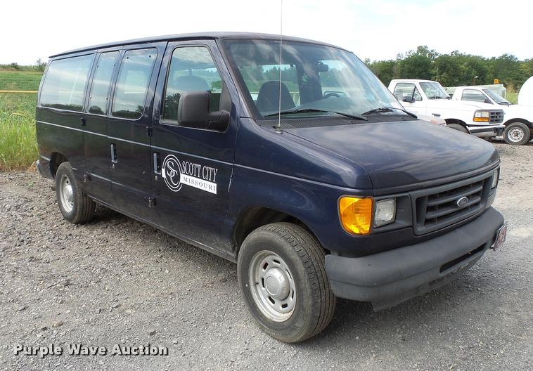image for item DA2349 2004 Ford E150 van