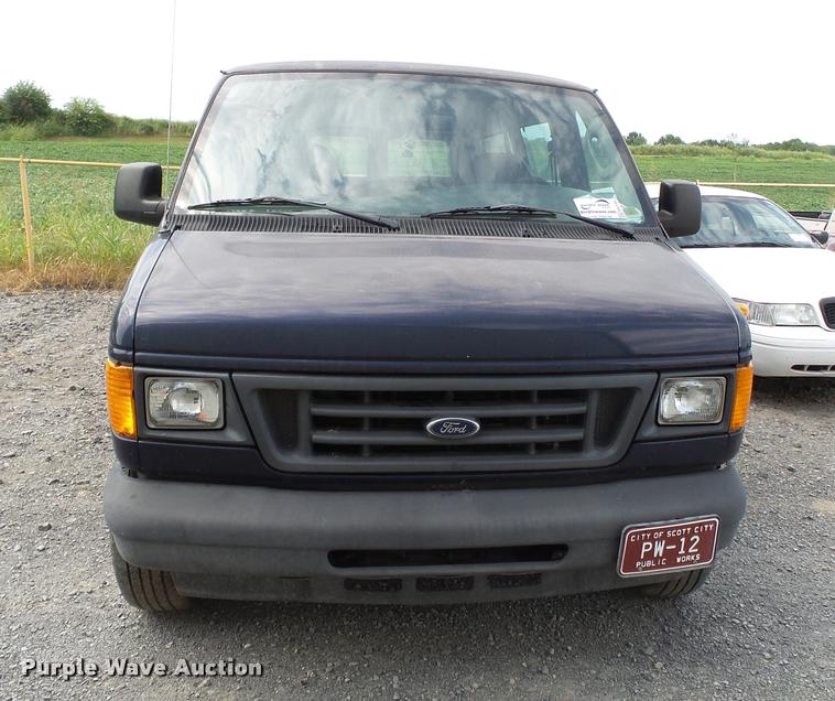 image for item DA2349 2004 Ford E150 van