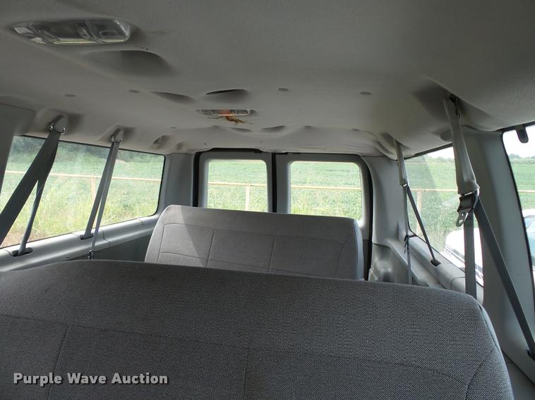 image for item DA2349 2004 Ford E150 van