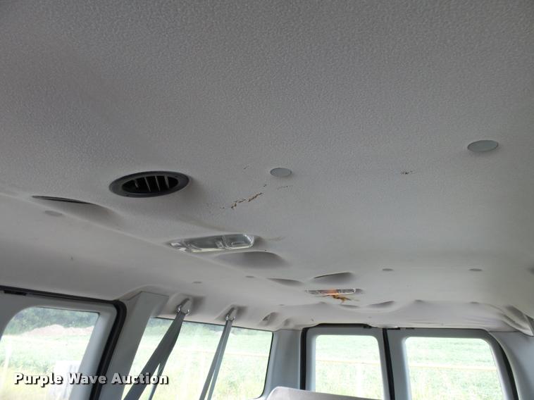 image for item DA2349 2004 Ford E150 van