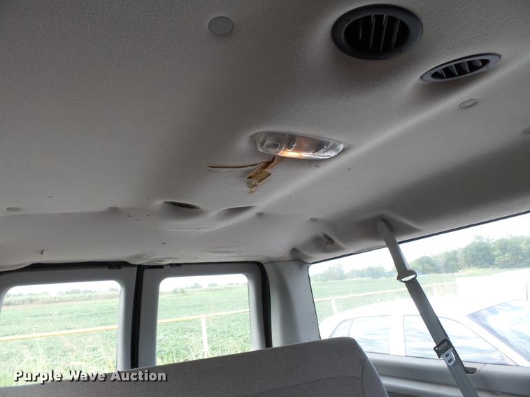 image for item DA2349 2004 Ford E150 van