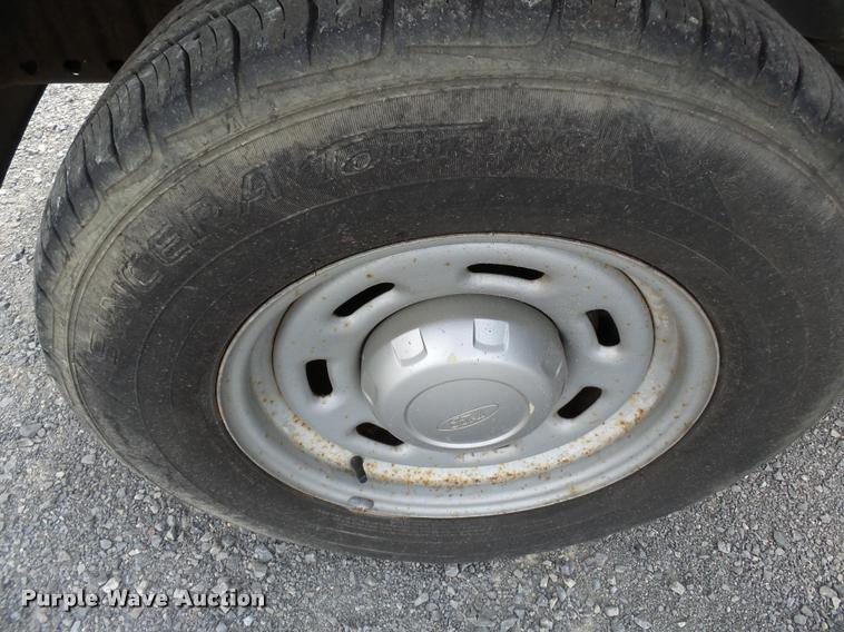 image for item DA2349 2004 Ford E150 van