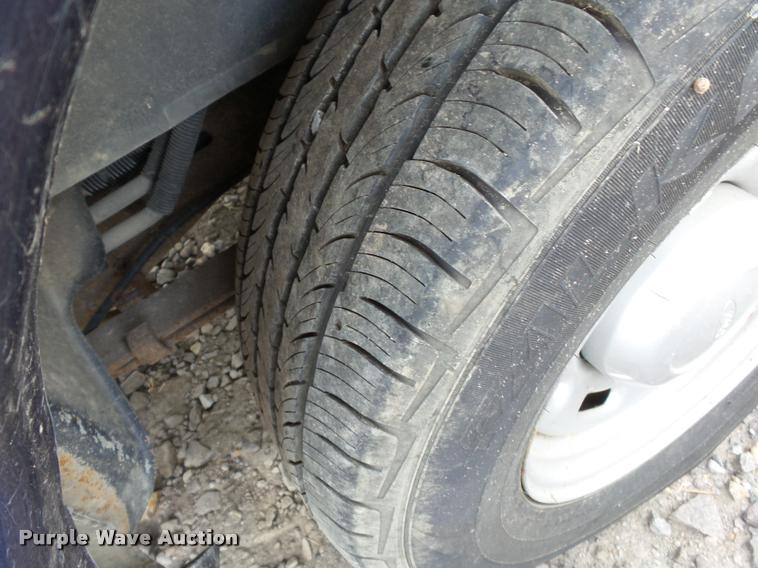 image for item DA2349 2004 Ford E150 van