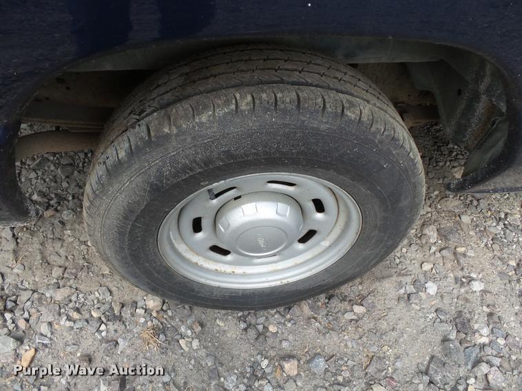 image for item DA2349 2004 Ford E150 van